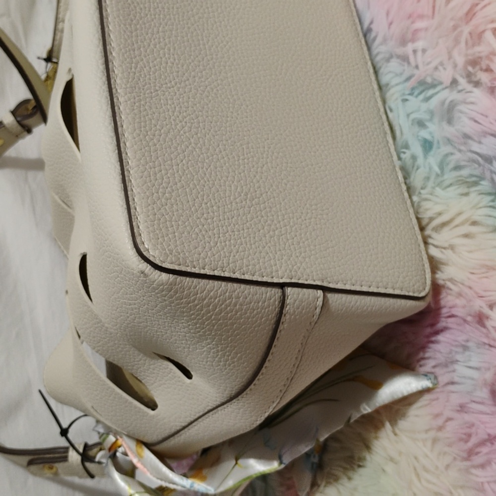 (#38) SALE! Nanette Lepore Frankie Cutout Bucket Bag W Scarf & Detachable Strap - Picture 5 of 10